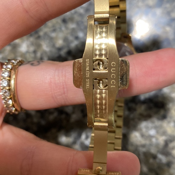 Gucci G-Timeless Bracelet Watch, 27mm in Gold - Picture 6 of 9